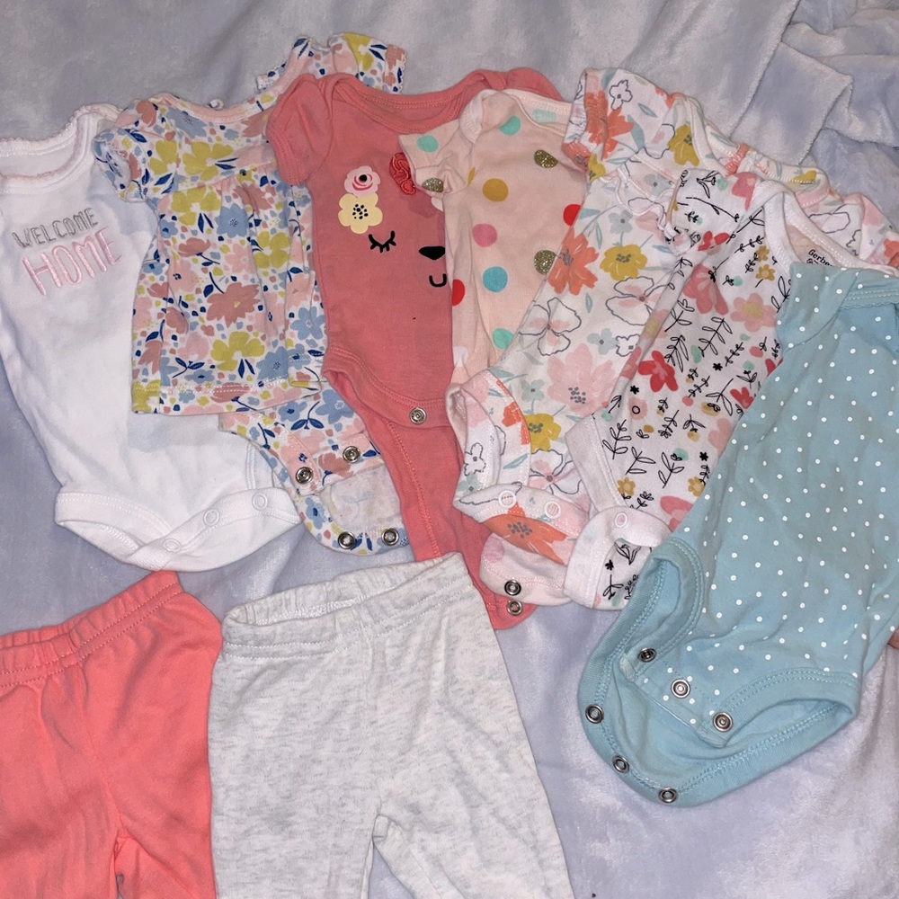 Premie lots of 7 onesies and 2 pants